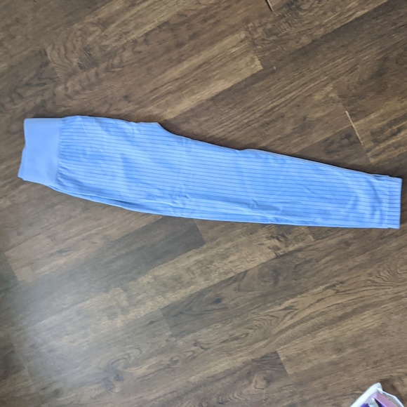 Women's workout leggings - Picture 2 of 4